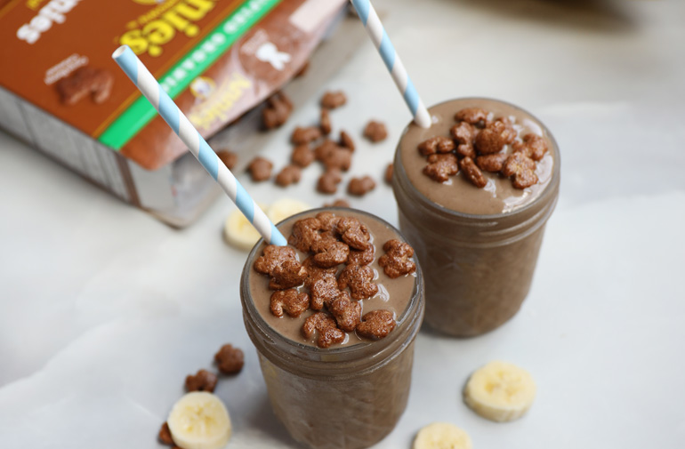 Cocoa Bunnies Chocolate Superfood Smoothie | Annie‘s